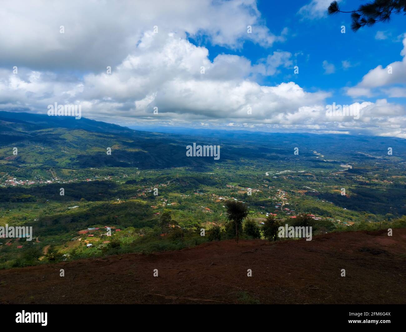 Miravalles point de vue vers les montagnes autour de Pérez ZeledÃ³n, San J. Banque D'Images