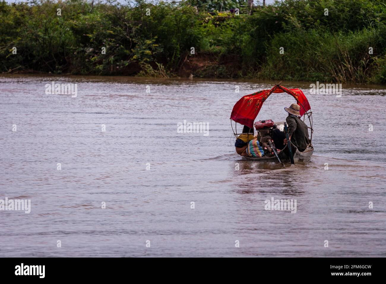 bateau de pêcheur à tonle sup à siam reap Banque D'Images