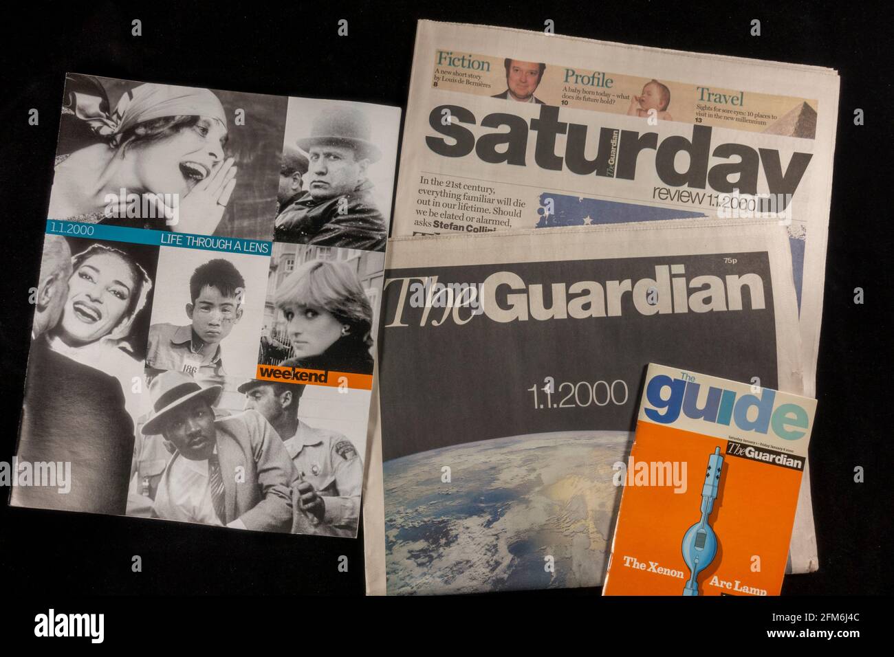 Toutes les scannées du magazine du journal The Guardian 'week-end' le 1er janvier 2000. Banque D'Images