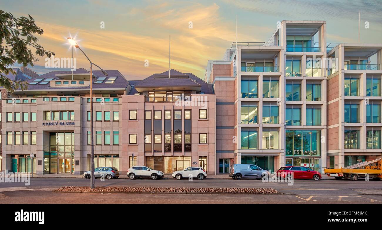 Image d'un immeuble de bureaux, St Helier, Jersey ci .Jersey est un centre financier off-shore qui fournit des services financiers . 3 mai 2021 - usage éditorial uniquement Banque D'Images