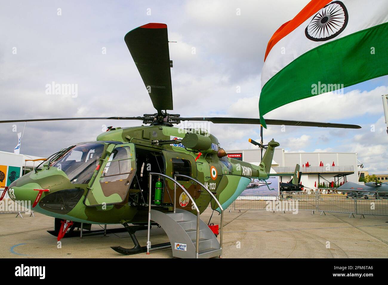 Hindustan Aeronautics hélicoptère ALH Dhruv de l'Armée indienne de l'Inde au salon de l'aviation international de Farnborough, Hampshire, Royaume-Uni, 2008. Salon professionnel Banque D'Images