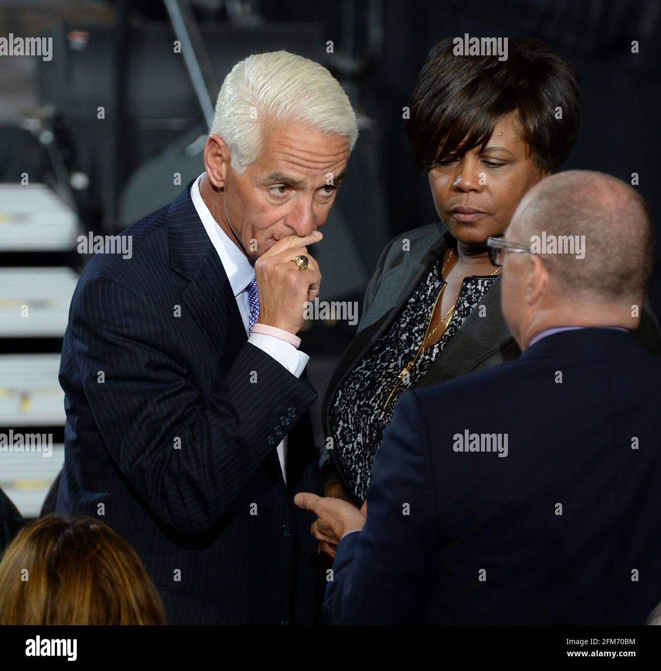 MIAMI, FL - MARS 07: Le candidat du gouverneur de Floride Charlie Crist assiste à un événement où le président américain Barack Obama a parlé au Coral Reef Senior High le 7 mars 2014 à Miami, Floride. Obama a annoncé un programme qui permettra aux étudiants de compléter plus facilement la demande gratuite d'aide fédérale aux étudiants. Charles Joseph 'Charlie' Crist, Jr. Est un avocat et homme politique américain qui a été le 44e gouverneur de la Floride de 2007 à 2011. Personnes: Charlie Crist crédit: Storms Media Group/Alay Live News Banque D'Images