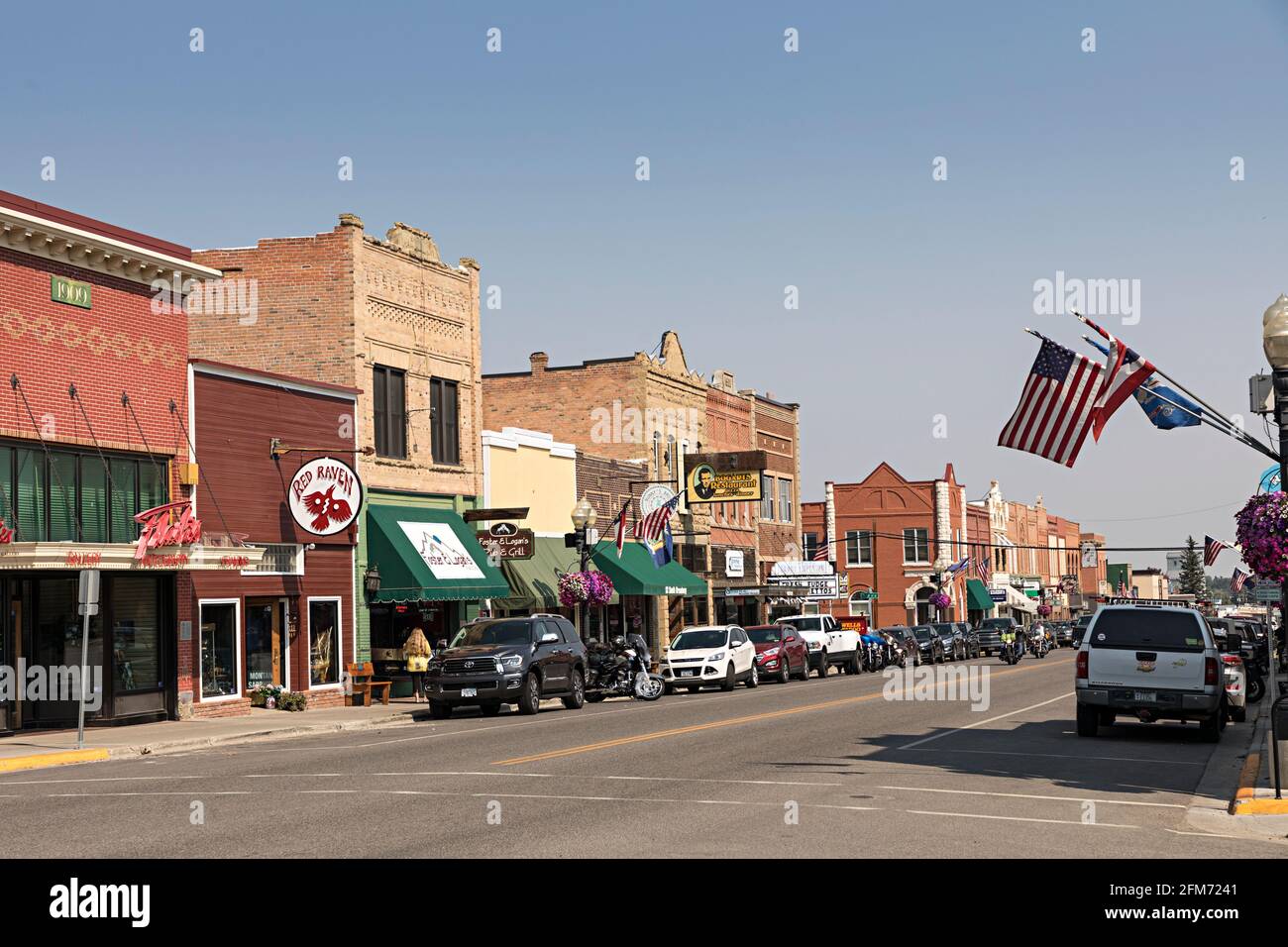Voitures garées dans la rue principale, Red Lodge, Montana, États-Unis Banque D'Images