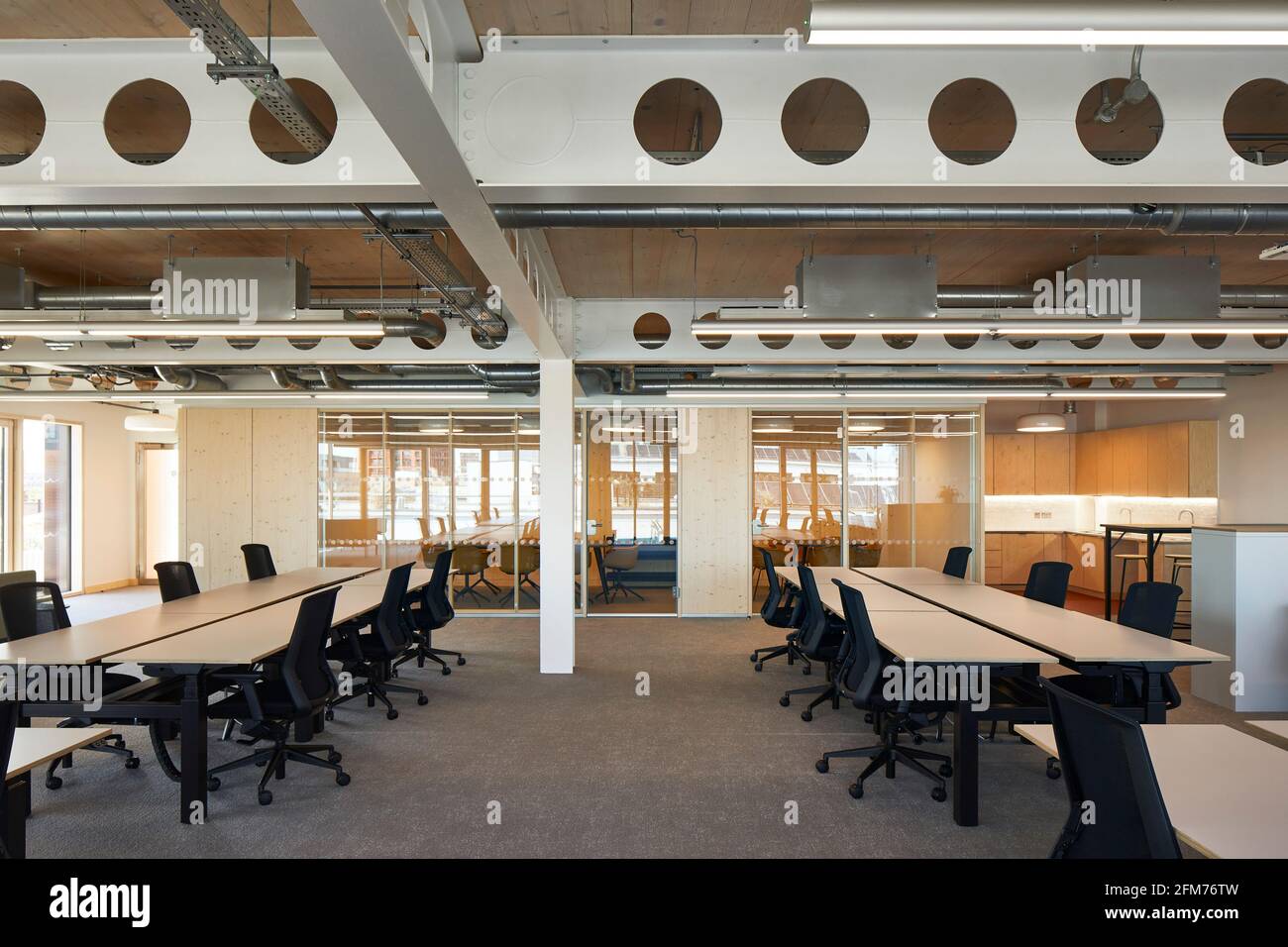 Intérieur de l'espace de bureau. Story Orsman Road, Londres, Royaume-Uni. Architecte : Waugh Thistleton Architects, 2021. Banque D'Images