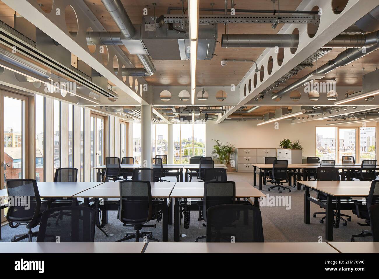 Intérieur de l'espace de bureau. Story Orsman Road, Londres, Royaume-Uni. Architecte : Waugh Thistleton Architects, 2021. Banque D'Images