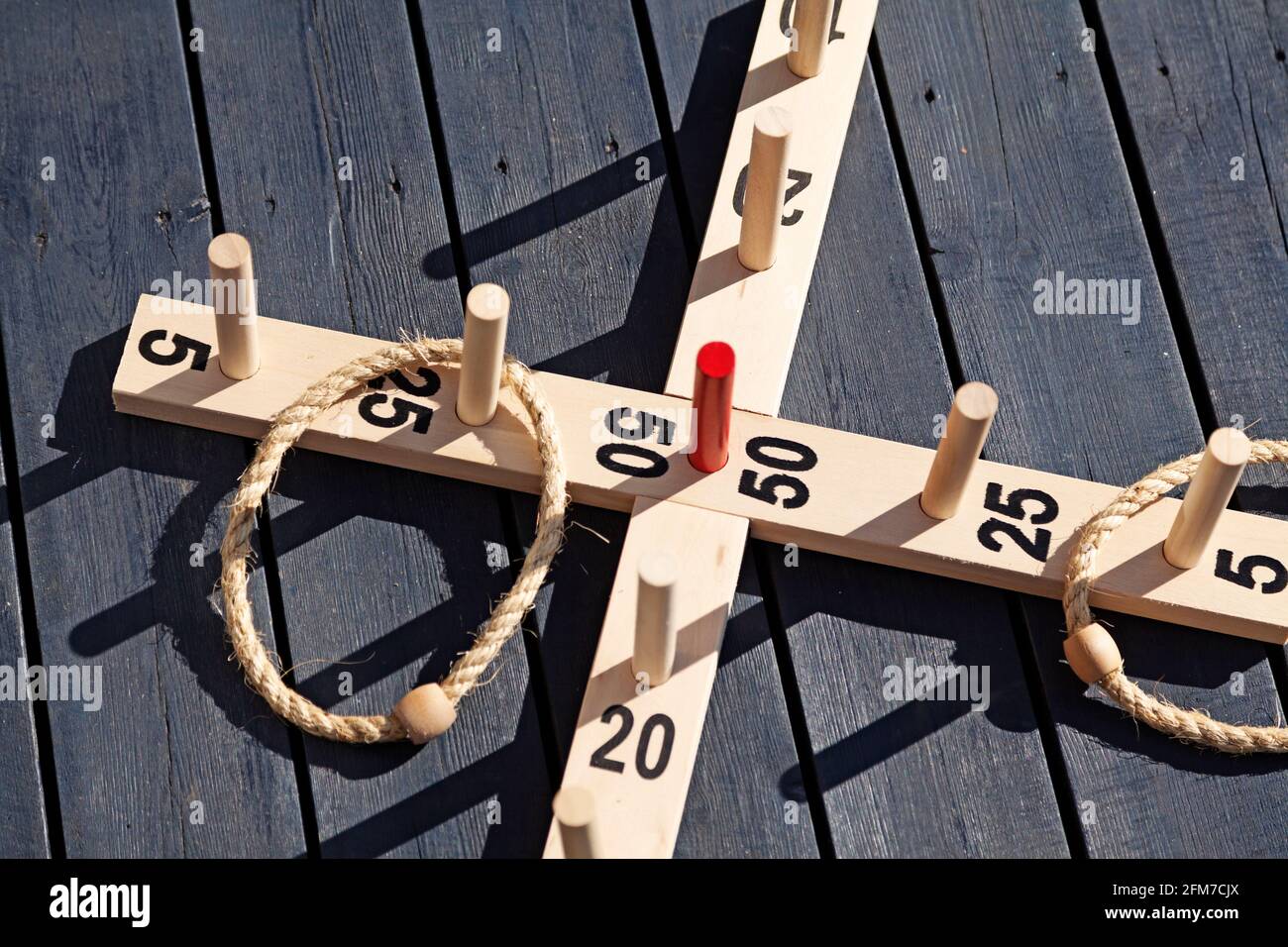 jeux pour usage extérieur avec des anneaux et des bâtons en bois Banque D'Images