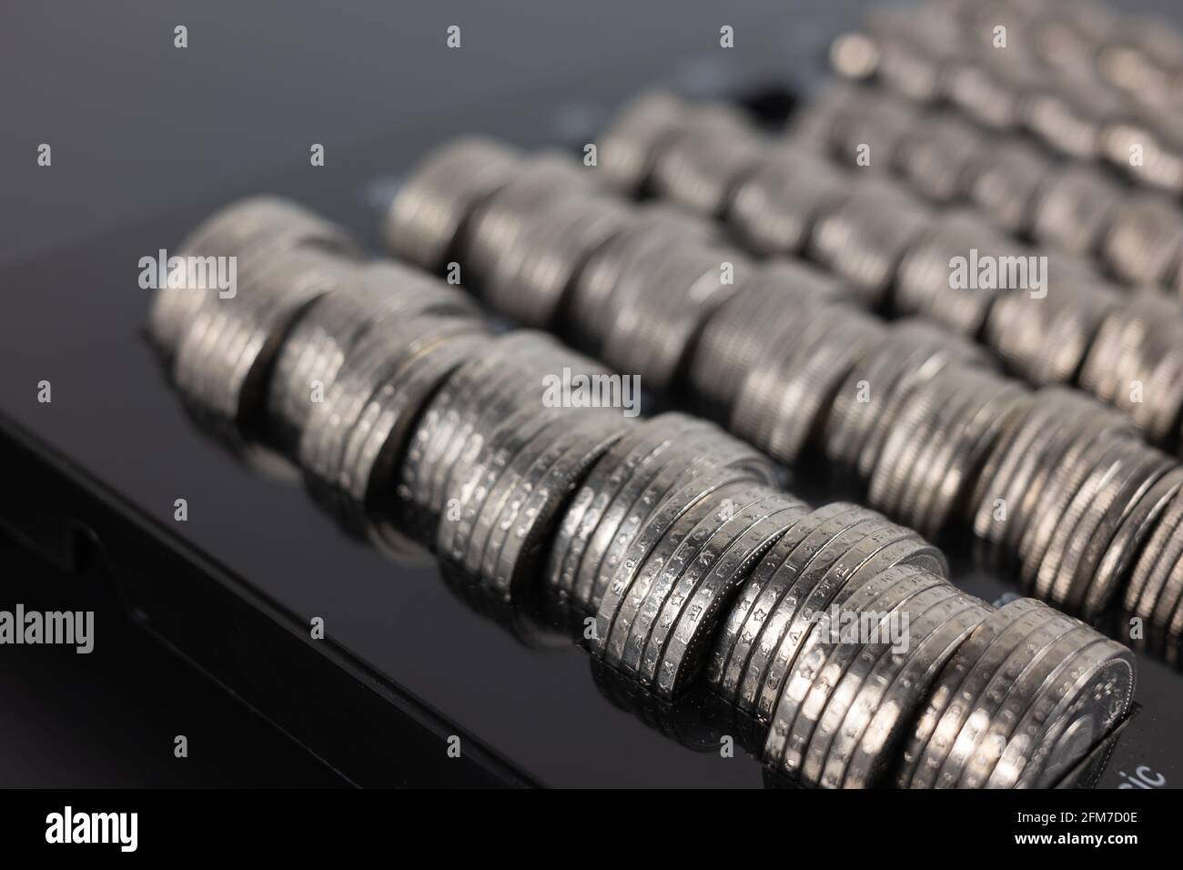 Tiroir à monnaie suisse rempli de pièces de différentes confessions Banque D'Images