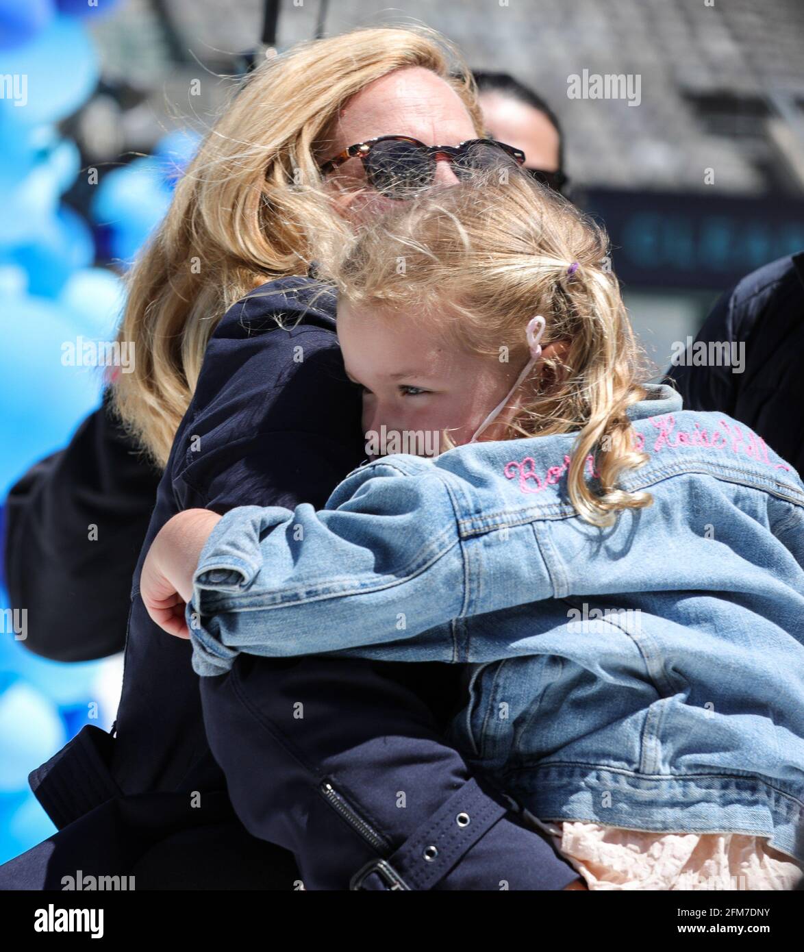 East Rutherford, NJ, États-Unis. 6 mai 2021. Réunion de famille photo Call for CLEAR rassemble plus de 100 membres de la famille séparés pendant la COVID pour se réunir pour la première fois, MetLife Stadium, East Rutherford, NJ 6 mai 2021. Crédit : CJ Rivera/Everett Collection/Alay Live News Banque D'Images