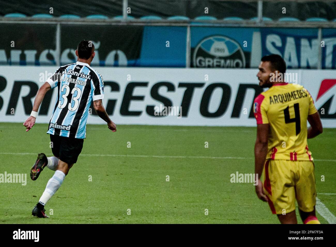 Porto Alegre, Rio Grande do Sul. 6 mai 2021. Porto Alegre (RS), 06/05/2021 - Futebol/Copa Sul-American/Gremio e Aragua/RS - Luiz Fernando, do Gremio, comemora seu gol durante a partida contra o Aragua, da Venezuela, se enfrentam pela pela 3Ã‚Âª rodada da fase de grupos da Coputa 2021 da Futa do Americana, Porto da Futebol, da Futeem, Aleda Futa, da Futa, da, da Futa, da Futebol de Porto-da, da Futegre, Porto da, na noite desta quinta-feira (6) crédit: Matheus PE/TheNEWS2/ZUMA Wire/Alay Live News Banque D'Images