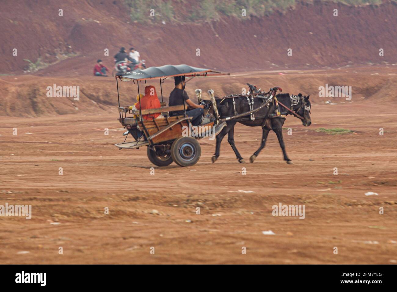 en bois roue de un vieux canon ou tiré par des chevaux Chariot, un