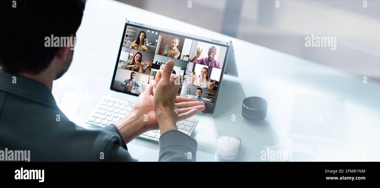 Apprentissage désactivé langue des signes Sourds dans la vidéoconférence sur ordinateur portable Banque D'Images