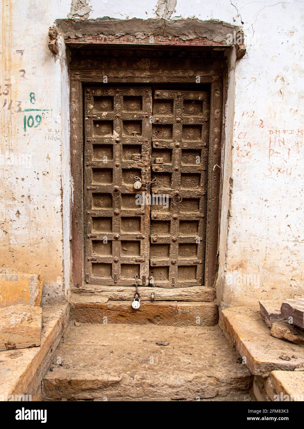 porte en bois de la vieille maison traditionnelle indienne. Banque D'Images