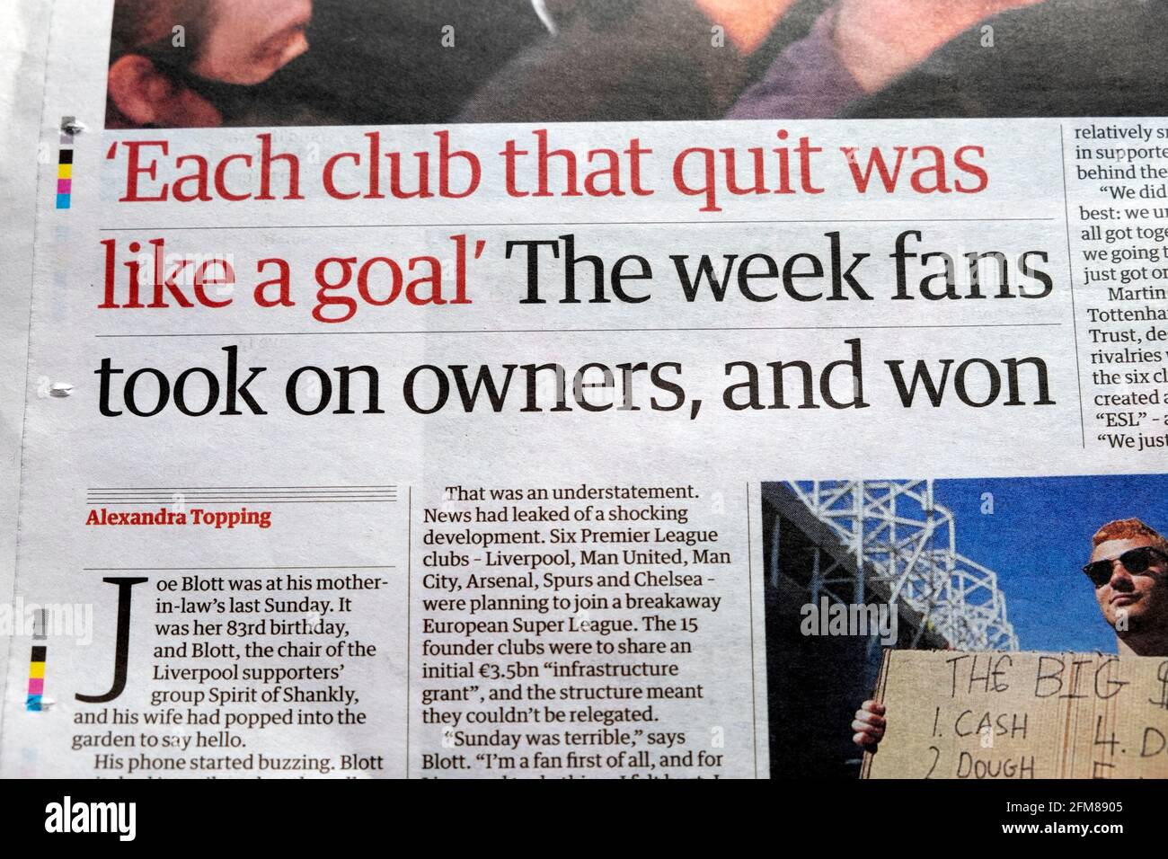 Premier League Guardian article de titre du journal "chaque club qui a quitté était comme un but" "la semaine fns a pris sur les propriétaires, et a gagné" avril 2021 Londres Royaume-Uni Banque D'Images