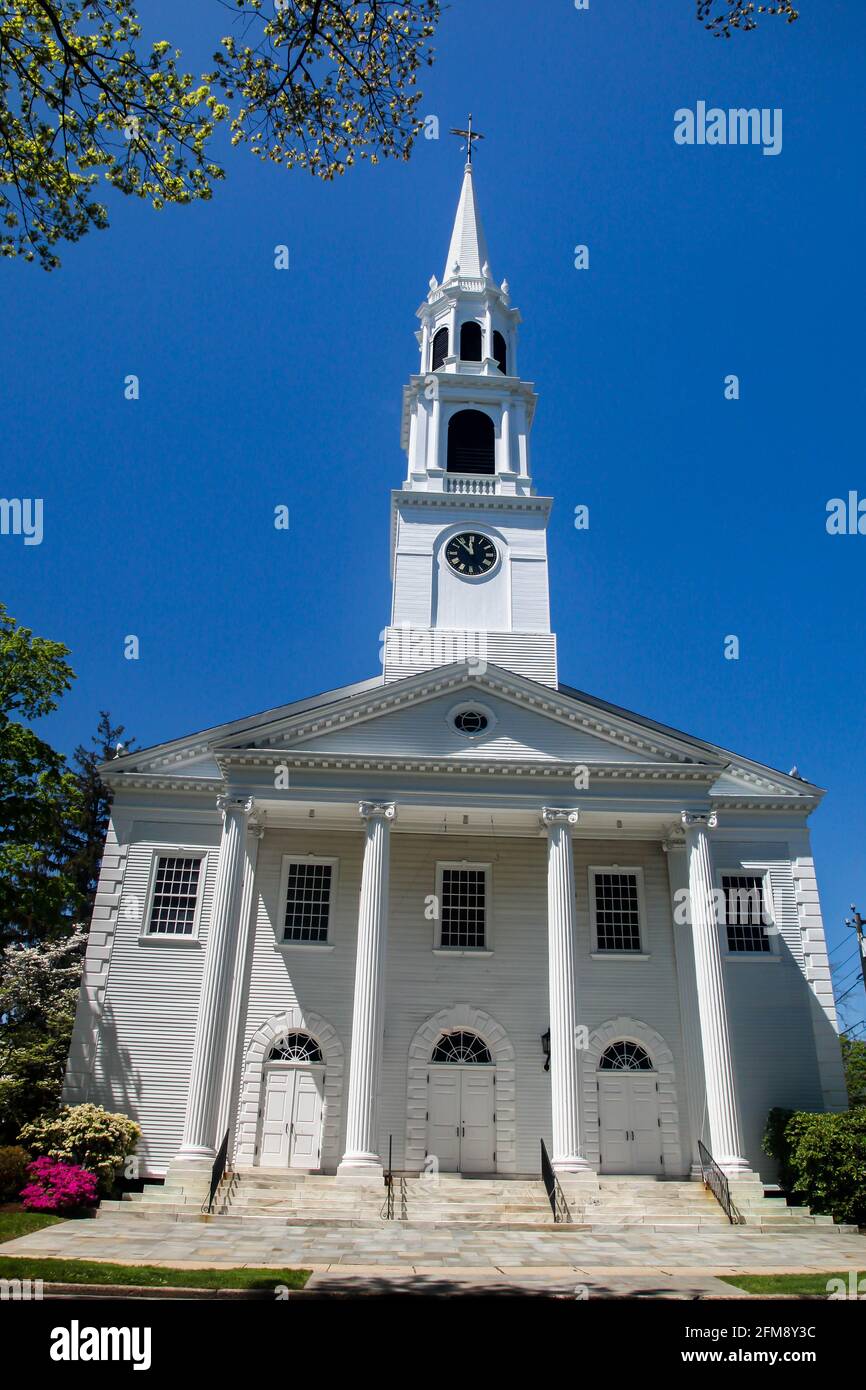 NORWALK, CONNECTICUT, États-Unis - 6 MAI 2021 : première église congrégationale près de Norwalk Green, le beau jour de printemps Banque D'Images