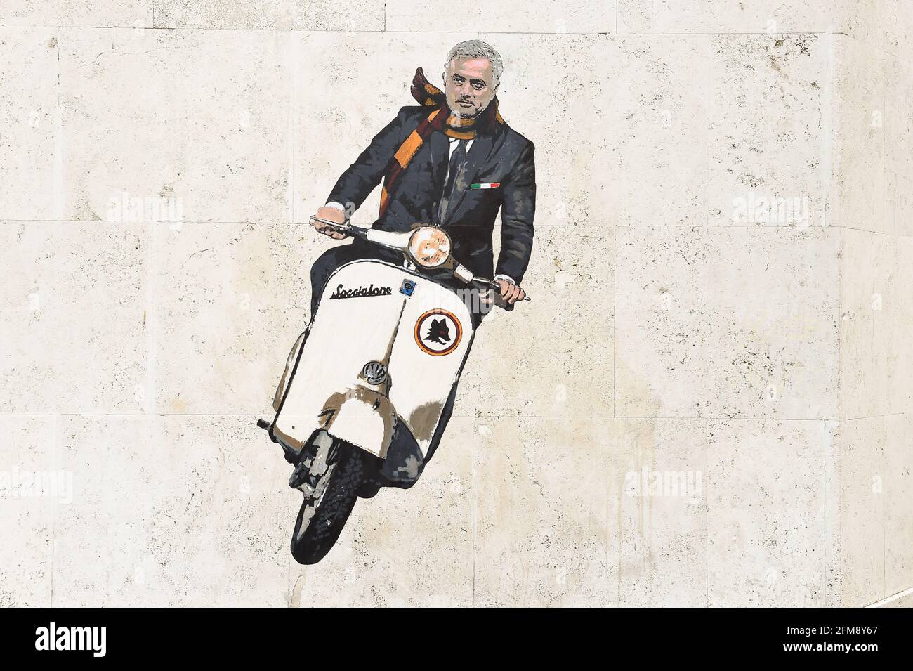 Rome (Italie), le 6 mai 2021, la spécialité est la nouvelle œuvre de l'artiste de rue Harry Greb, qui est apparue sur les murs du quartier romain de Testaccio, au cœur du monde romain jaune-rouge. Le protagoniste est le nouvel entraîneur ROM, José Mourinho. Rome (Italie), 6 mai 2021 (photo de Marilla Sicilia/Mondadori Portfolio/Sipa USA) Banque D'Images
