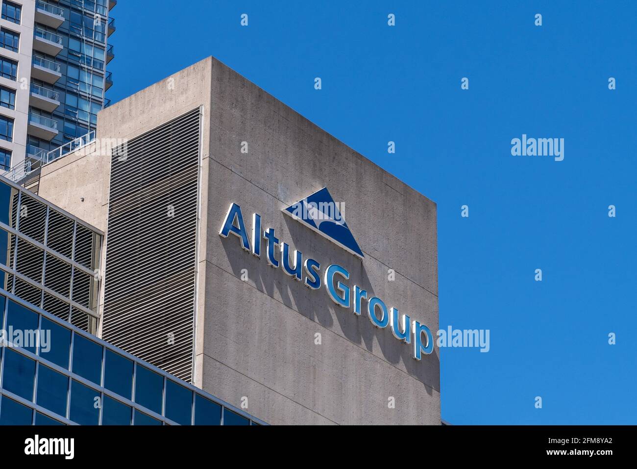 Altus Group Limited signe ou logo dans un immeuble du centre-ville de Toronto, Canada. La société propose des solutions logicielles et de données. Banque D'Images