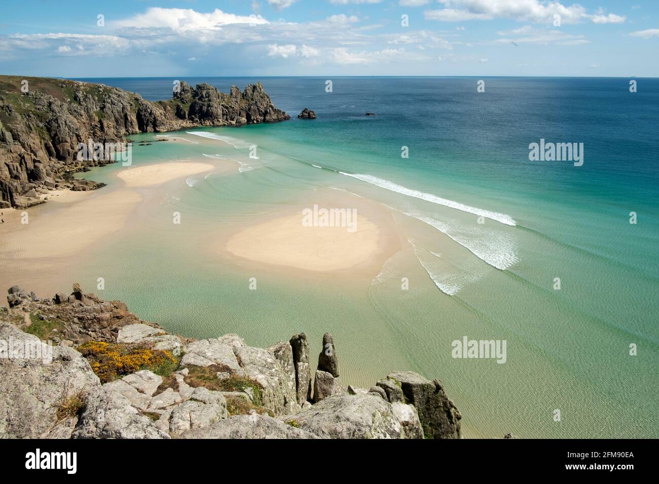 Pedn Vounder Beach, à l'ouest de Cornwall, au Royaume-Uni à marée basse Banque D'Images