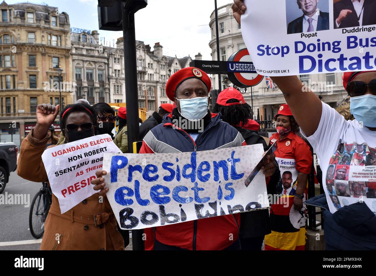 Uganda House, Trafalgar Square, Londres, Royaume-Uni. 7 mai 2021. Protester contre le gouvernement ougandais en dehors de la Maison de l'Ouganda, dans le centre de Londres. Crédit : Matthew Chattle/Alay Live News Banque D'Images