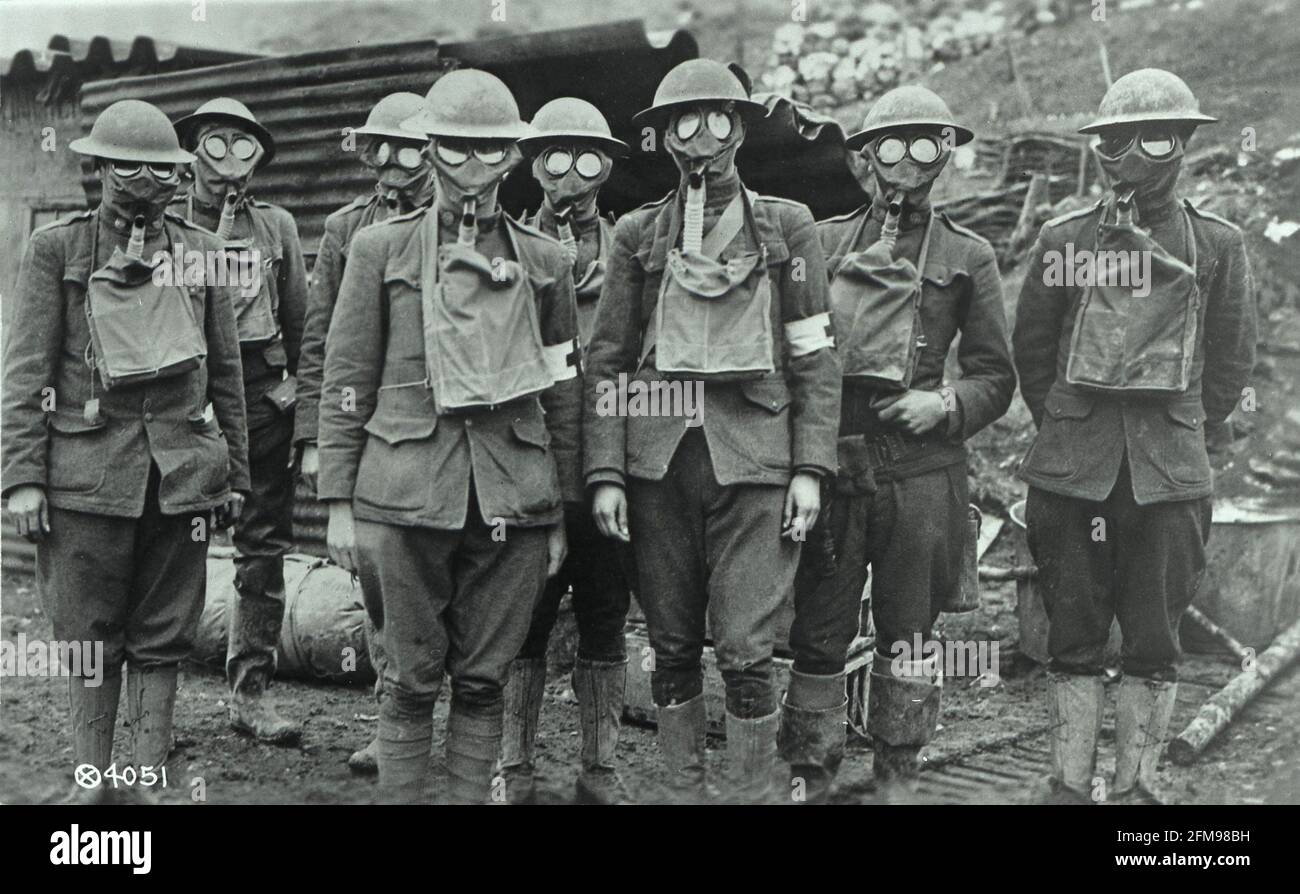 Les soldats américains de la première Guerre mondiale équipés de masques à gaz à protection