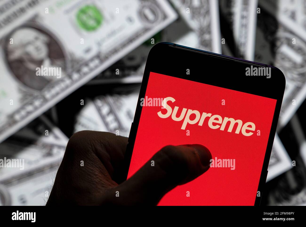 Vetement marque supreme best sale