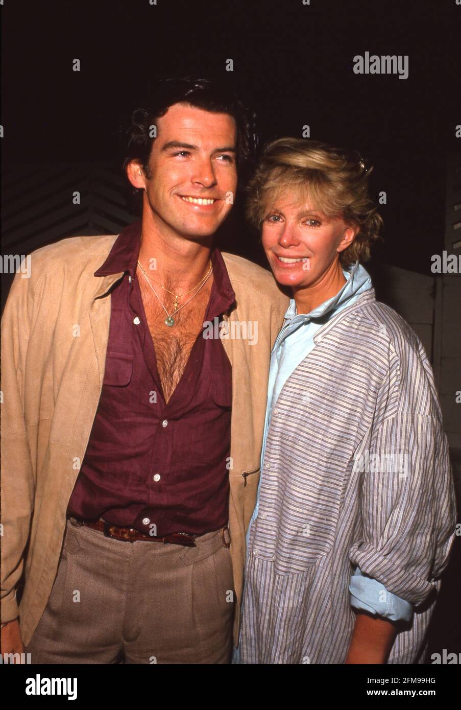 Pierce Brosnan et Cassandra Harris Circa 1985 crédit Ralph Dominguez/MediaPunch Photo Stock Alamy