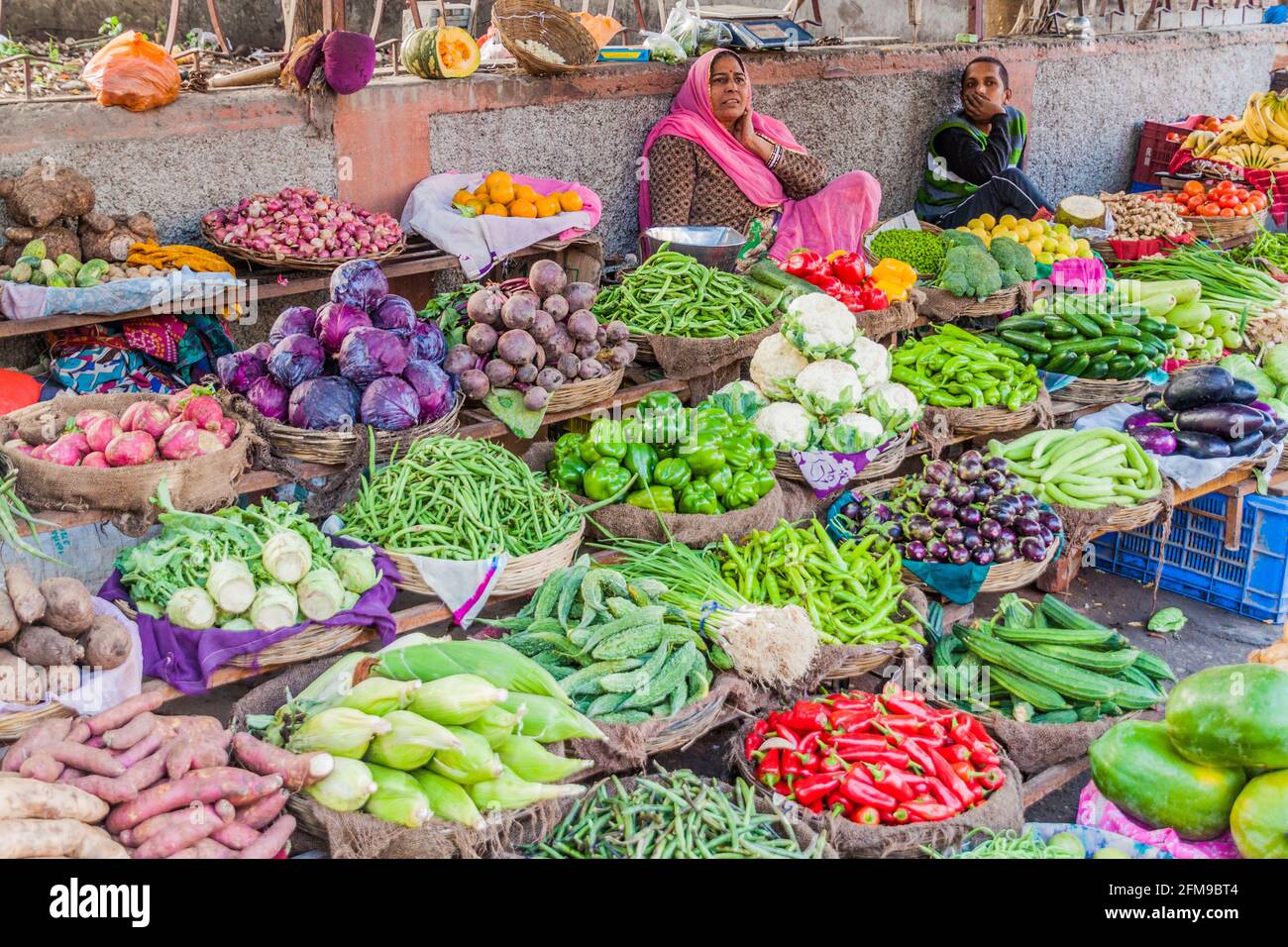 UDAIPUR, INDE - 12 FÉVRIER 2017 : décrochage de légumes à Udaipur, État du Rajasthan, Inde Banque D'Images