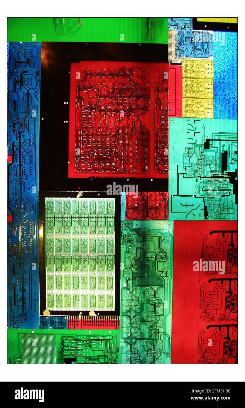 L'été au Midland Grand 2003......21st et 22 exposition Junean d'art et de design dans le fantastique bâtiment néo-gothique classé de catégorie 1. Electrickery par David Wright, les fenêtres de l'escalier principal recouvert de panneaux cirques. pic David Sandison Banque D'Images