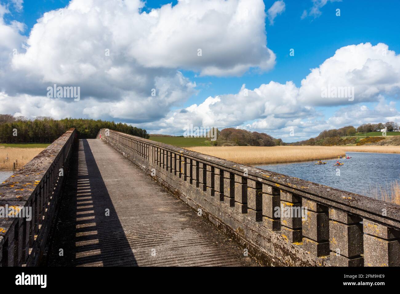 Logie Buchan War Memorial Bridge au-dessus de la rivière Ythan dans le petit hameau ou la paroisse de Logie Buchan, Aberdeenshire, Écosse, Royaume-Uni Banque D'Images