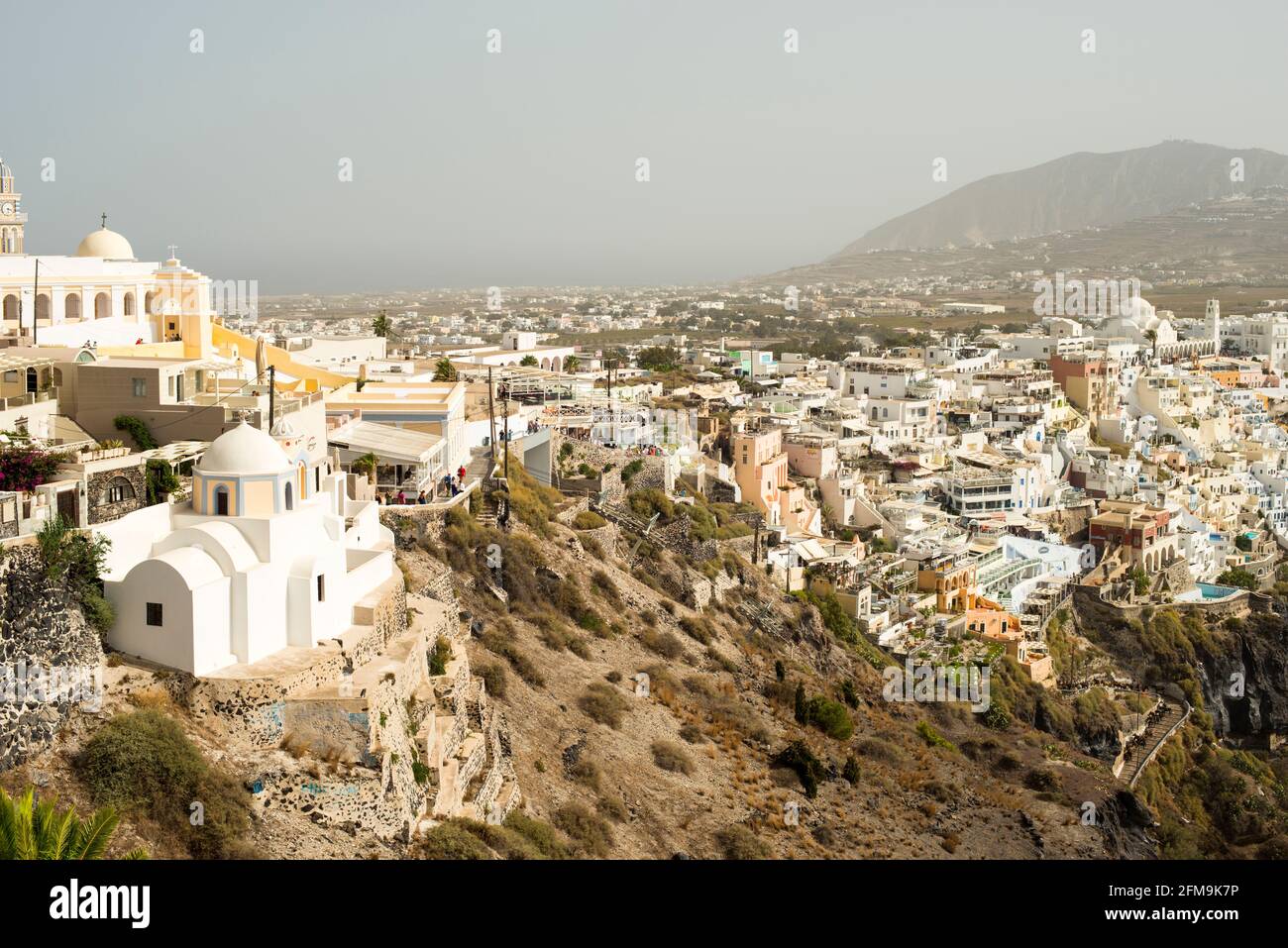 Vue sur la ville de Fira sur l'île de Santorin, Grèce. Banque D'Images