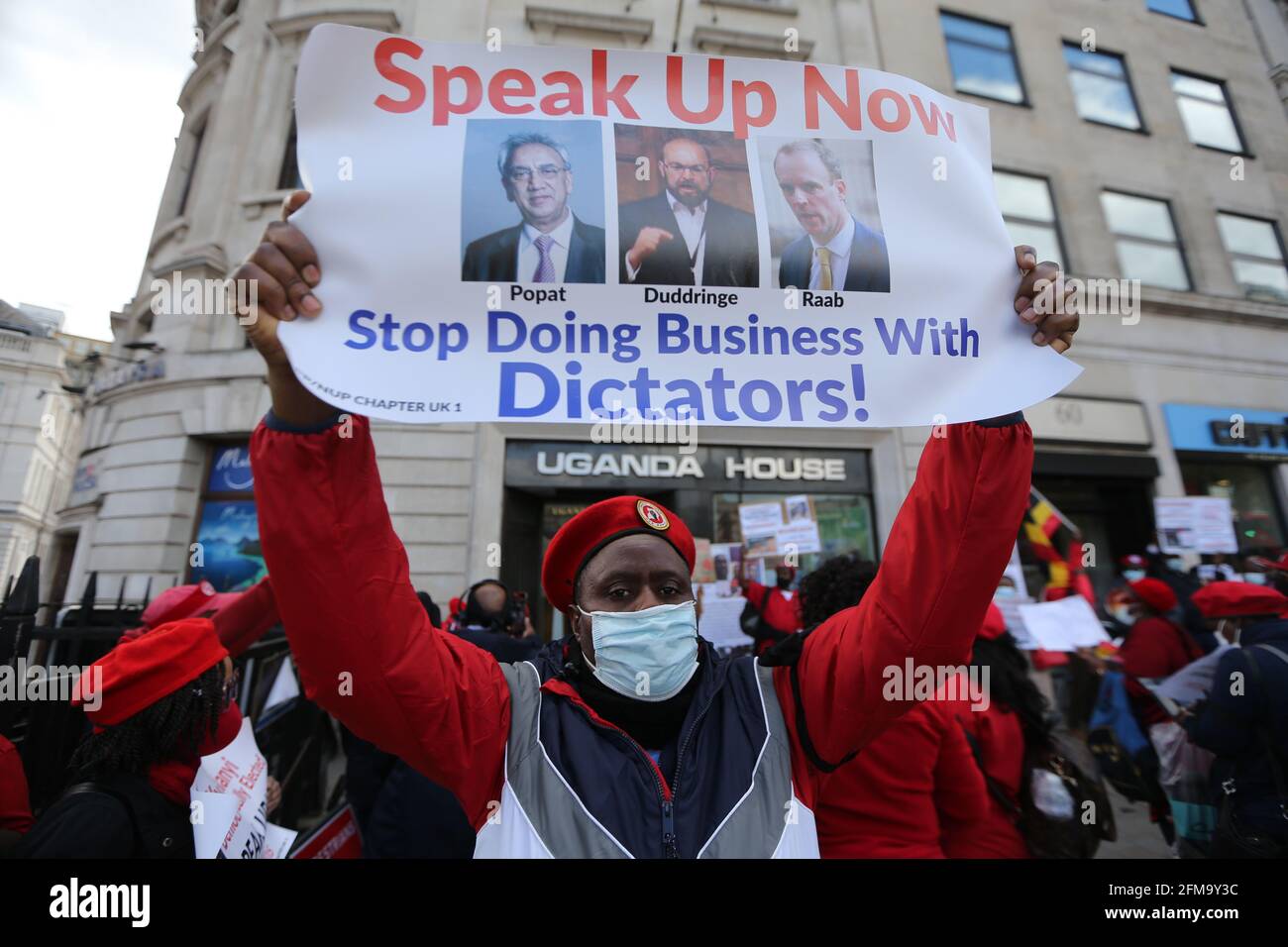 Londres, Angleterre, Royaume-Uni. 7 mai 2021. Des membres de la diaspora ougandaise ont organisé une manifestation dans le centre de Londres, appelant le gouvernement britannique à réduire l'argent de l'aide et les liens d'affaires avec l'Ouganda. Credit: Tayfun Salci/ZUMA Wire/Alay Live News Banque D'Images