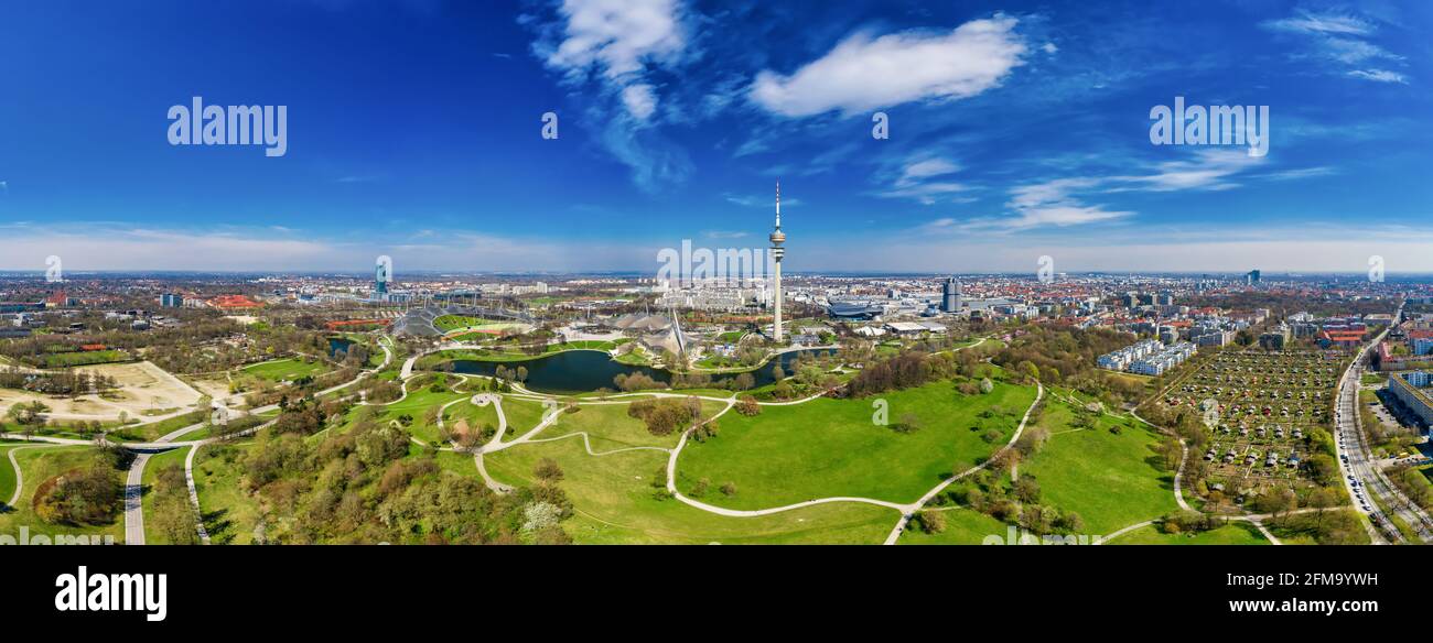 Munich d'en haut avec une vue magnifique sur un parc populaire. Banque D'Images