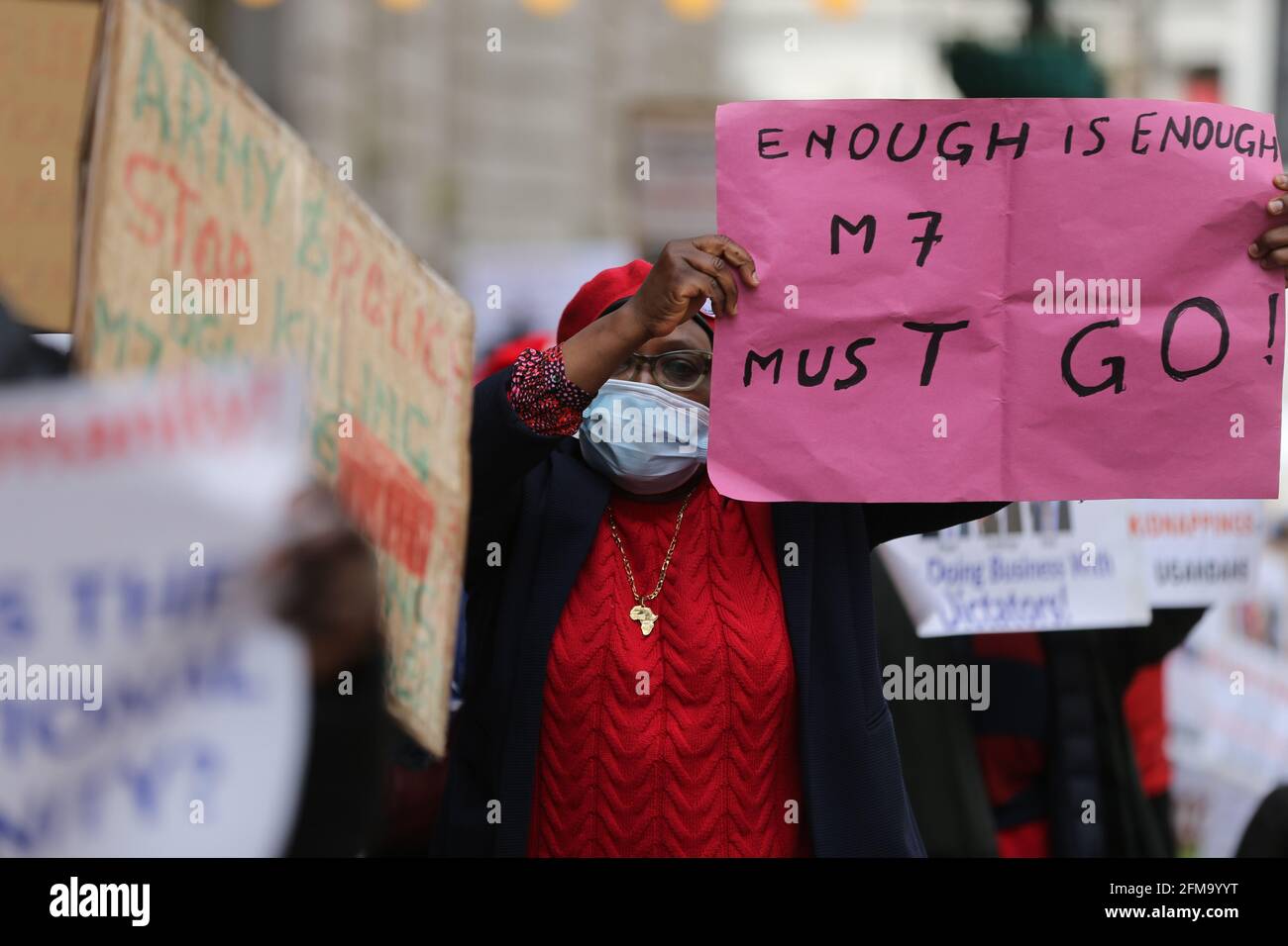 Londres, Angleterre, Royaume-Uni. 7 mai 2021. Des membres de la diaspora ougandaise ont organisé une manifestation dans le centre de Londres, appelant le gouvernement britannique à réduire l'argent de l'aide et les liens d'affaires avec l'Ouganda. Credit: Tayfun Salci/ZUMA Wire/Alay Live News Banque D'Images