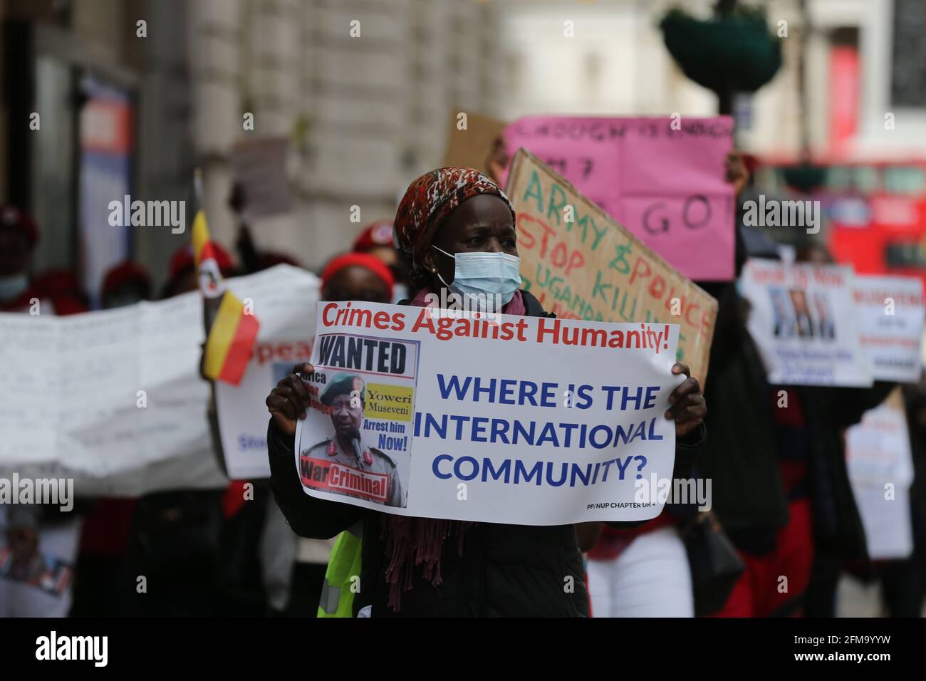 Londres, Angleterre, Royaume-Uni. 7 mai 2021. Des membres de la diaspora ougandaise ont organisé une manifestation dans le centre de Londres, appelant le gouvernement britannique à réduire l'argent de l'aide et les liens d'affaires avec l'Ouganda. Credit: Tayfun Salci/ZUMA Wire/Alay Live News Banque D'Images