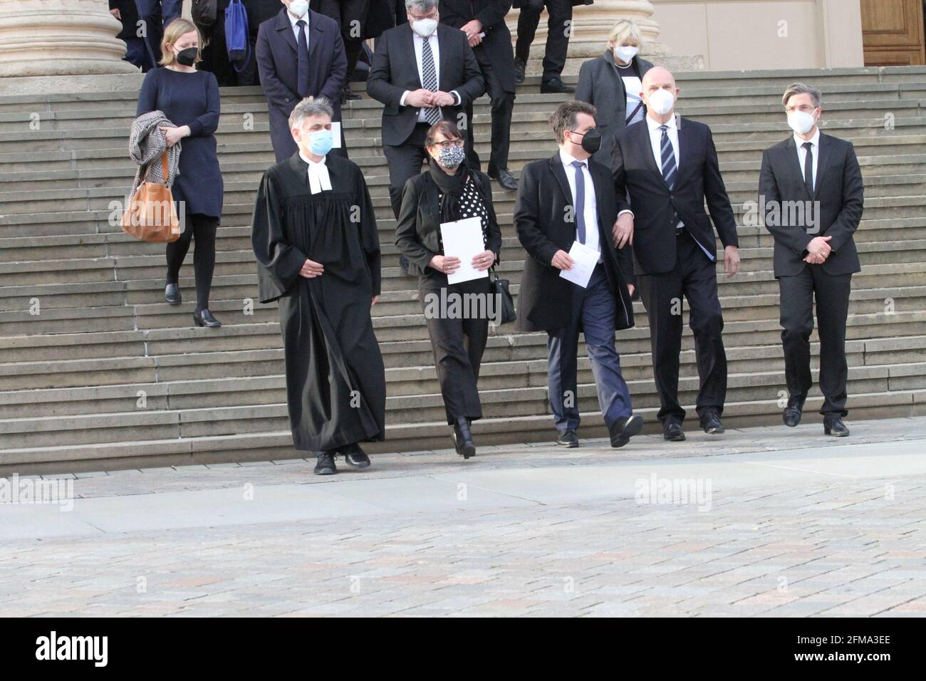 Potsdam, Allemagne. 06e mai 2021. Potsdam: Une semaine après l'acte de violence avec quatre morts dans l'Oberlinhaus, un service commémoratif a lieu dans le Nikolaikirche à Potsdam. M. Dietmar Woidke, Premier ministre, M. Mike Schubert SPD, maire de la République, Jürgen Dusel, commissaire fédéral chargé des questions relatives aux personnes handicapées, et M. Matthias Fichtmüller, directeur théologique d'Oberlinhaus. À 7 heures, les cloches de toutes les églises de Potsdam sonnent pendant une minute. (Photo de Simone Kuhlmey/Pacific Press/Sipa USA) crédit: SIPA USA/Alay Live News Banque D'Images