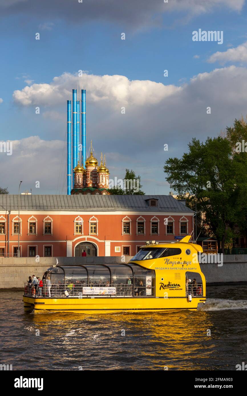 Bateau de croisière sur la rivière, Moscou, Moscou, Russie Banque D'Images