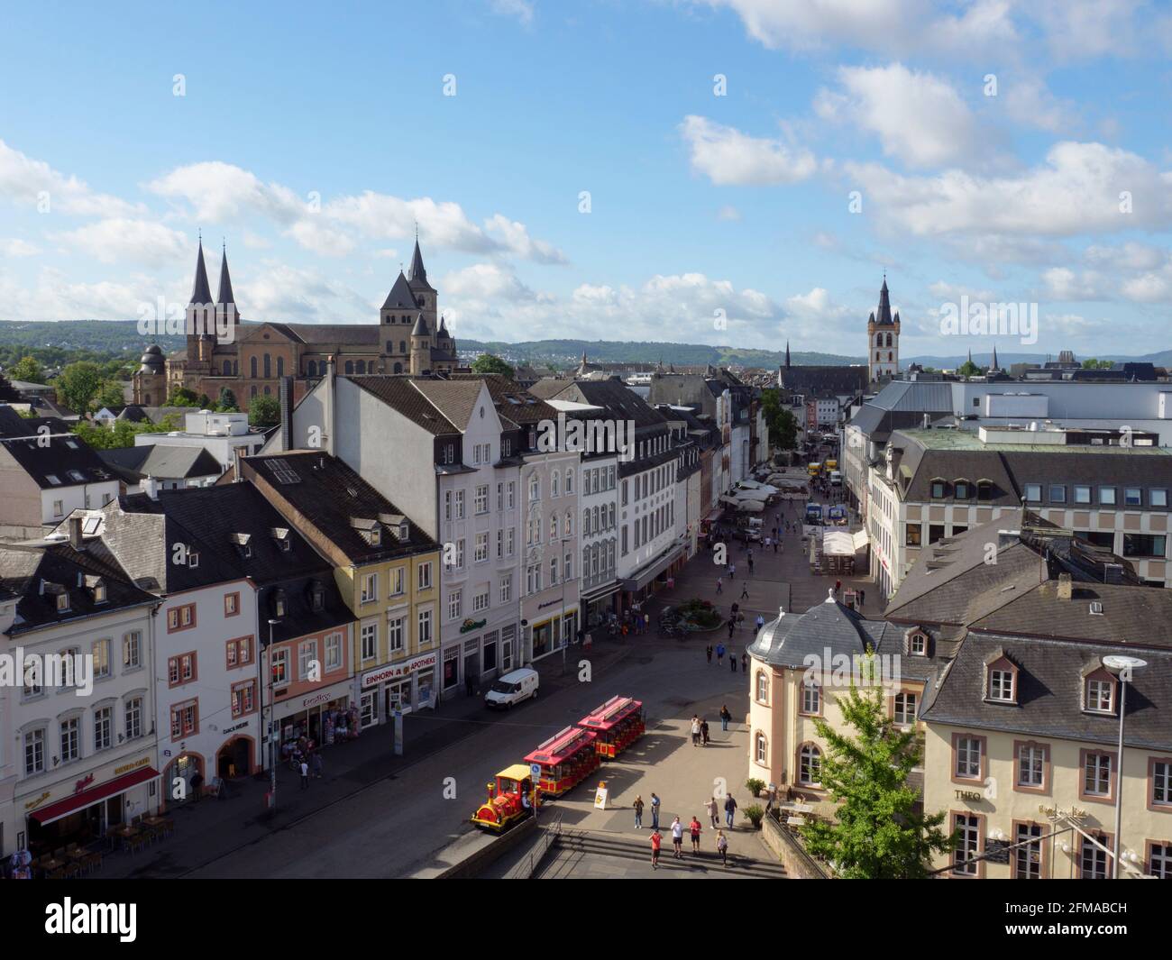 Vue sur Simeonstrasse, cathédrale, Trèves, patrimoine mondial de l'UNESCO, Rhénanie-Palatinat, Allemagne Banque D'Images