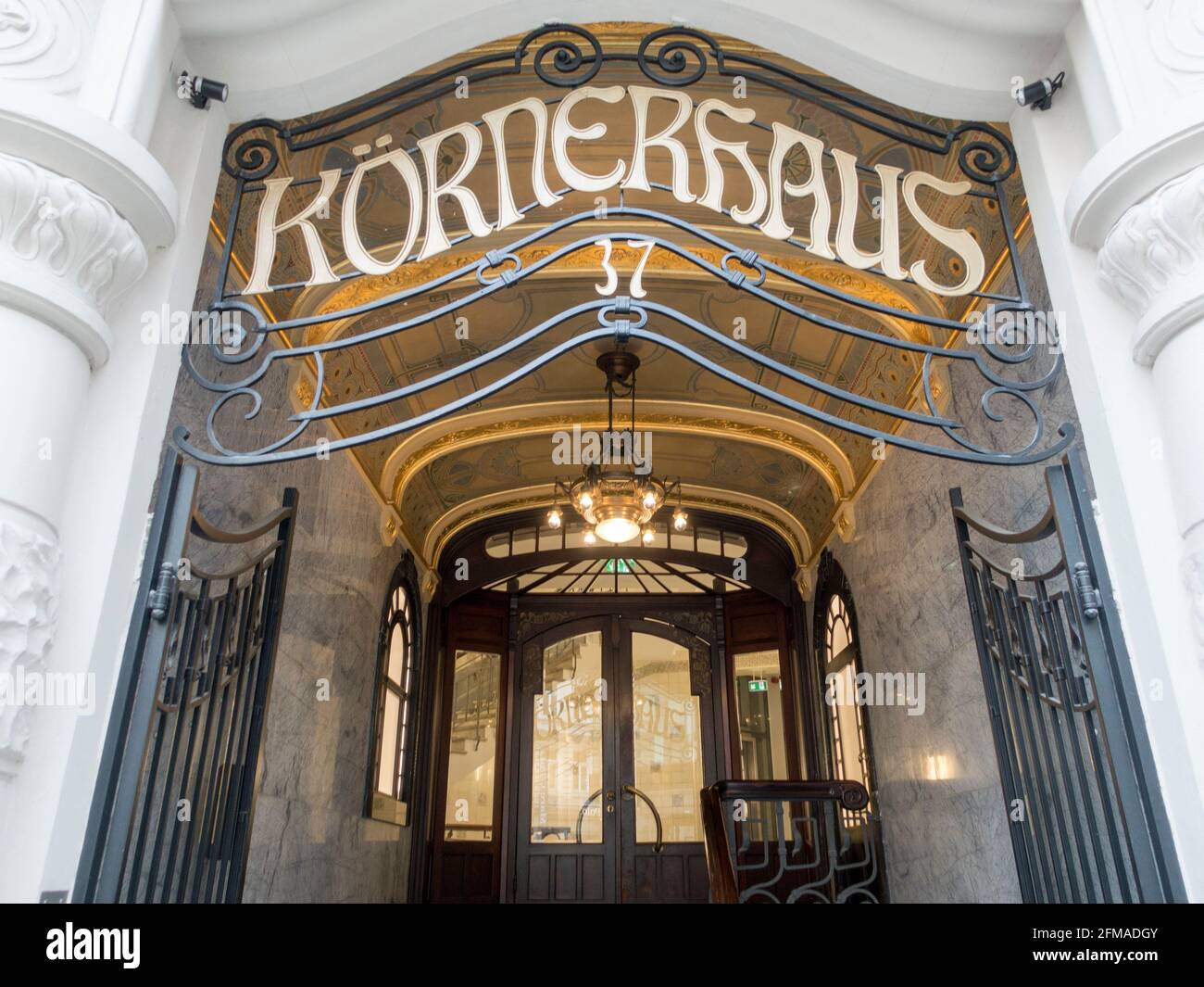 Körnerhaus, immeuble de bureaux et de commerces dans le quartier Neustadt de Hambourg, construit en 1904-05 selon les plans de Hermann Kaune, Körnerhaus dans Poststrasse, Art Nouveau, Hambourg, Allemagne Banque D'Images