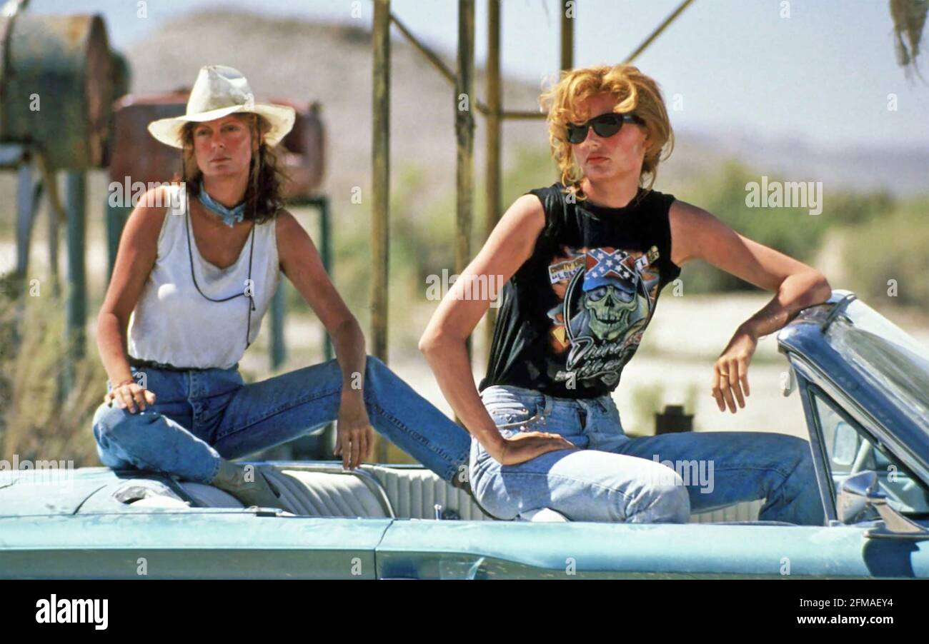 THELMA ET LOUISE 1991 MGM film avec Geena Davis à Droite et Susan Sarandon Banque D'Images