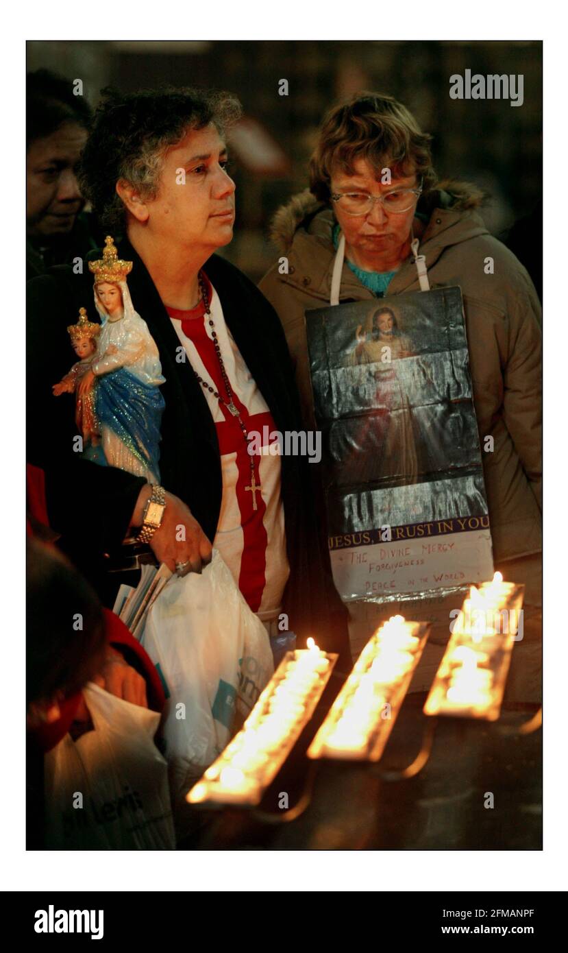 Messe pour le Pape malade à Westminster Cathederal à Londres.pic David Sandison 1/4/2005 Banque D'Images