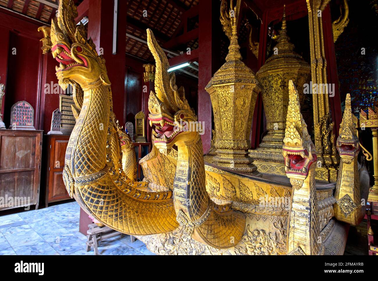Chariot funéraire royal doré, Maison du Chariot funéraire royal, Temple Wat Xieng Thong, Luang Prabang, Laos Banque D'Images