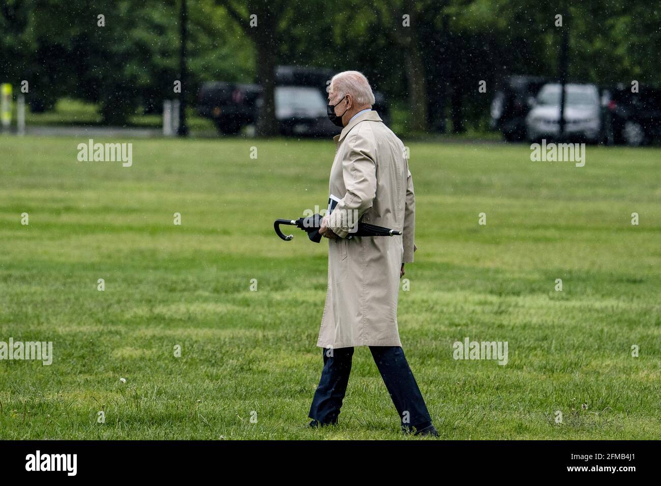 Washington, États-Unis. 07e mai 2021. Le président Joe Biden se rend à Marine One en route vers Camp David depuis l'Ellipse près de la Maison Blanche à Washington, DC, le vendredi 7 mai 2021. Photo par Tasos Katopodis/UPI crédit: UPI/Alay Live News Banque D'Images
