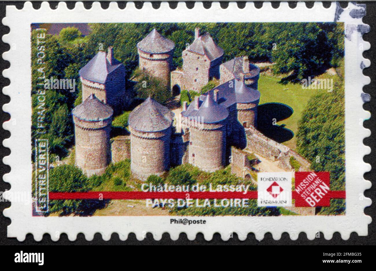 Timbre Château de Lassay, pays de la Loire, lettre verte, France, la poste, Fondation patrimoine, Mission Stéphane Berne. Banque D'Images