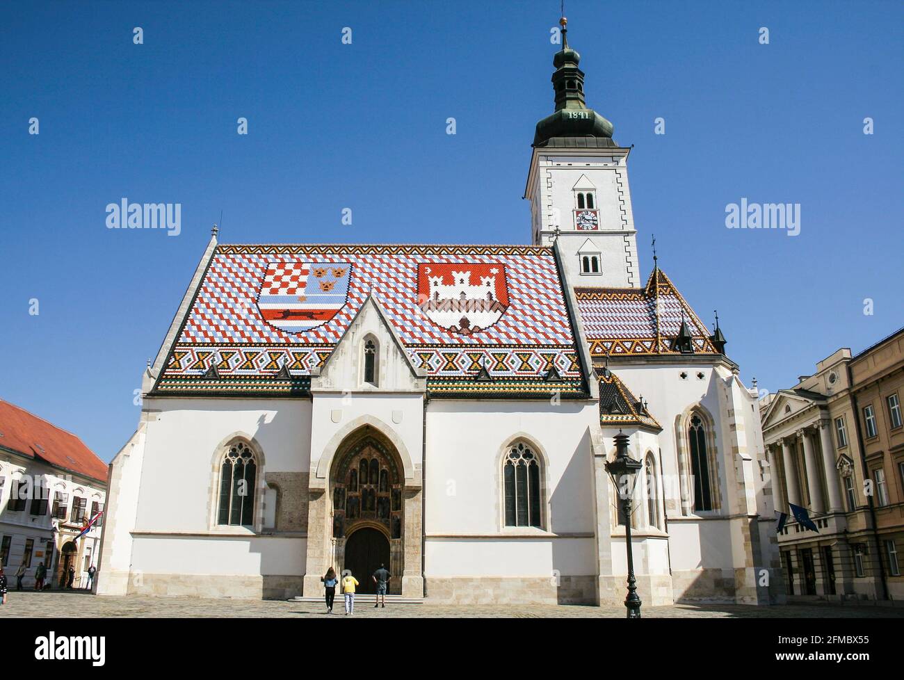Zagreb, Croatie, Republika Hrvatska, Europe. Zagreb. Église Saint-Marc (Crkva sv. Marka), l'extérieur de l'église. Sur le toit, armoiries du Royaume de Triune de Croatie, de Slavonie et de Dalmatie (à gauche), et de la ville de Zagreb (à droite). Banque D'Images