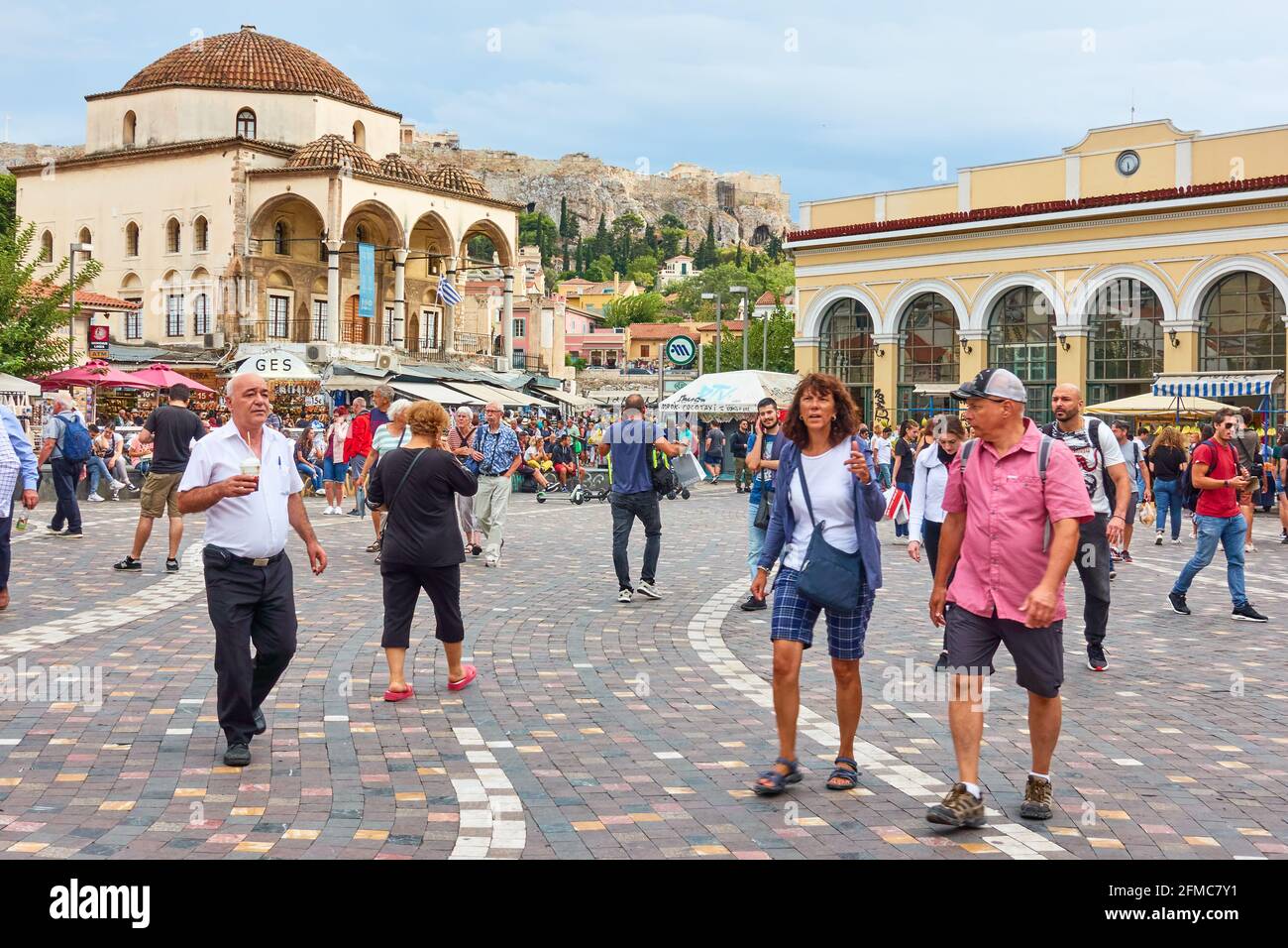 Athènes, Grèce - 20 septembre 2019 : les habitants de la place Monastiraki à Athènes. Paysage urbain Banque D'Images