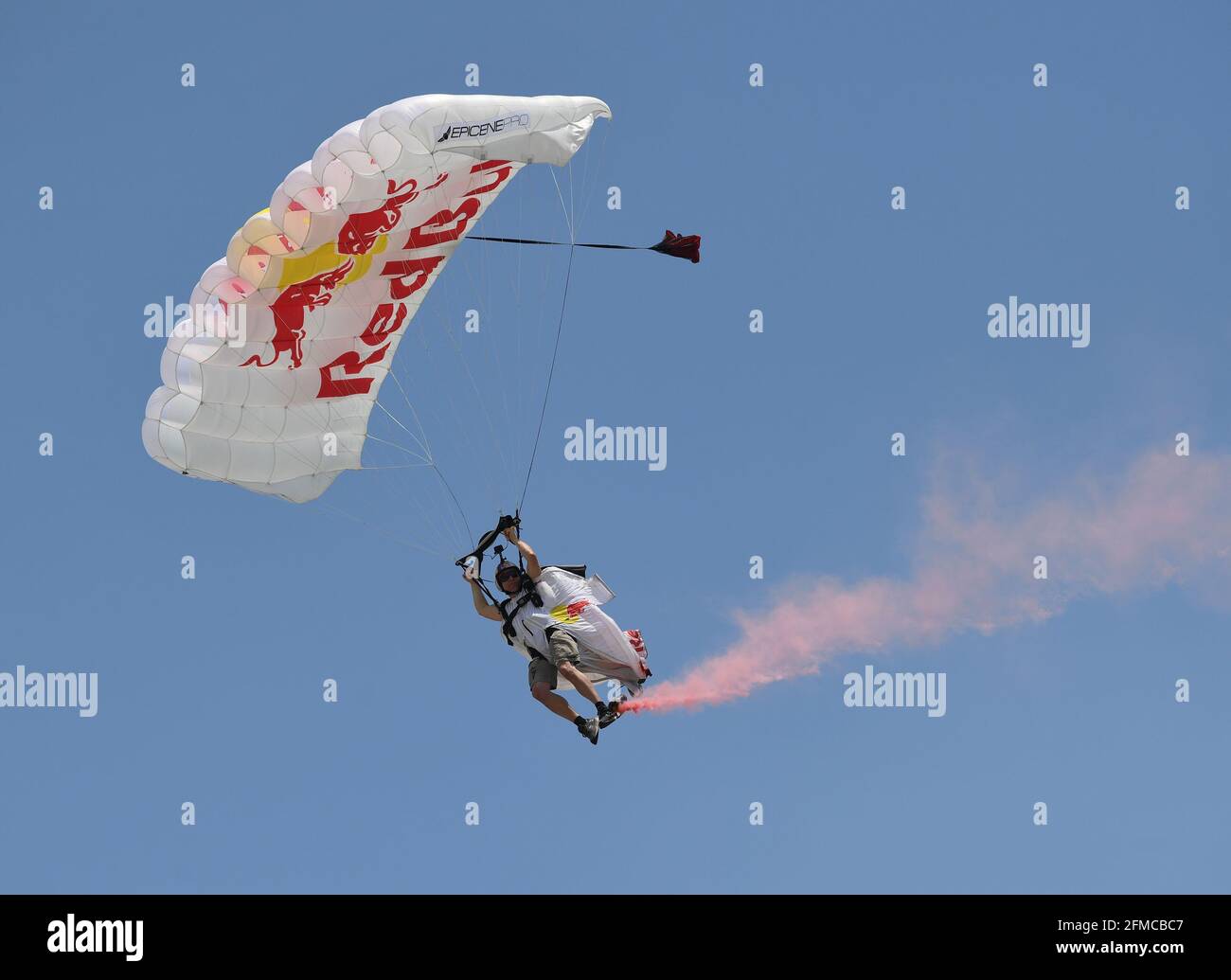 Fort Lauderdale, Floride, États-Unis. 07e mai 2021. L'équipe de la Red Bull Air Force pendant la journée d'entraînement pour le fort Lauderdale Air Show à fort Lauderdale Beach le 7 mai 2021 à fort Lauderdale, en Floride. Crédit : Mpi04/Media Punch/Alamy Live News Banque D'Images