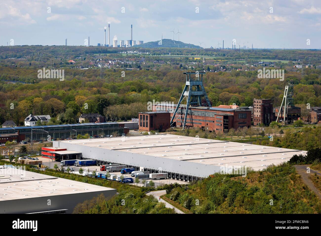 Herten, région de la Ruhr, Rhénanie-du-Nord-Westphalie, Allemagne - Logistique développement commercial sur le site de la collierie désutilisée d'Ewald à Herten, derrière le PINU Banque D'Images