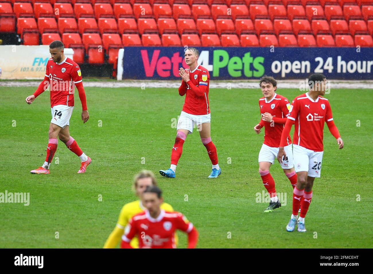 Oakwell, Barnsley, Angleterre - 8 mai 2021 Cauley Woodrow (au centre) de Barnsley après avoir marqué pour le faire 1 - 0 pendant le match Barnsley v Norwich City, Sky Bet EFL Championship 2020/21, à Oakwell, Barnsley, Angleterre - 8 mai 2021 crédit: Arthur Haigh/WhiteRosePhotos/Alay Live News Oakwell, Barnsley, Angleterre - 8 mai 2021 pendant le jeu Barnsley v Norwich City, Sky Bet EFL Championship 2020/21, à Oakwell, Barnsley, Angleterre - 8 mai 2021 crédit: Arthur Haigh/WhiteRosePhotos/Alay Live News Banque D'Images