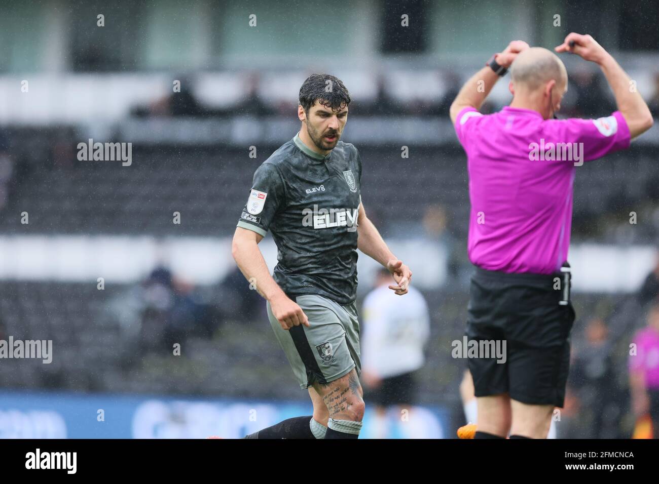 DERBY, ROYAUME-UNI. 8 MAI. Callum Paterson, de Sheffield mercredi, marque le deuxième but de son équipe lors du match du championnat Sky Bet entre le comté de Derby et Sheffield mercredi à Pride Park, Derby, le samedi 8 mai 2021. (Credit: Pat Scaasi | MI News) Credit: MI News & Sport /Alay Live News Banque D'Images