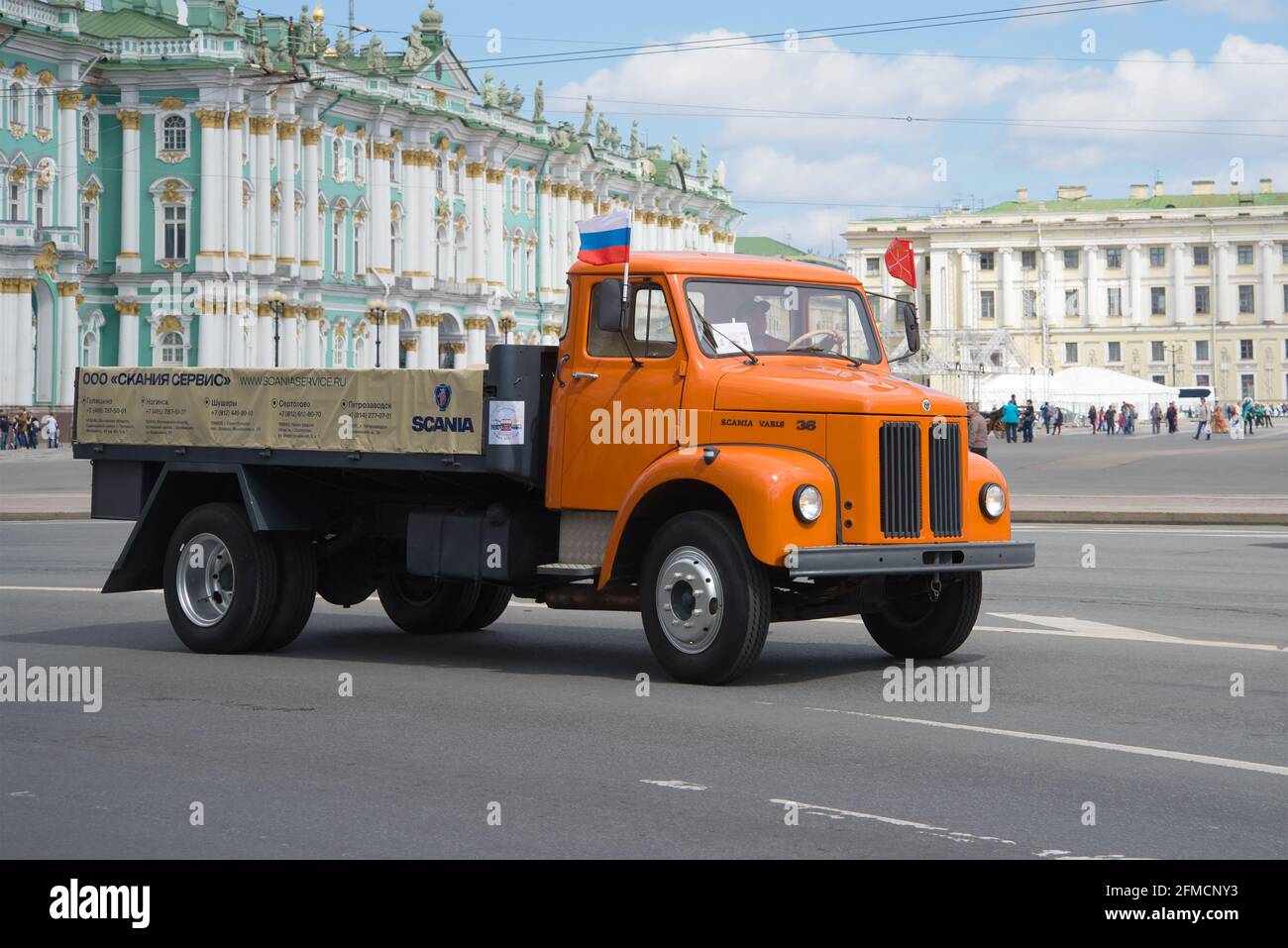 SAINT-PÉTERSBOURG, RUSSIE - 21 MAI 2017 : l'un des derniers camions de la firme 'Scania-Wabis' sur le défilé de transport rétro annuel Banque D'Images