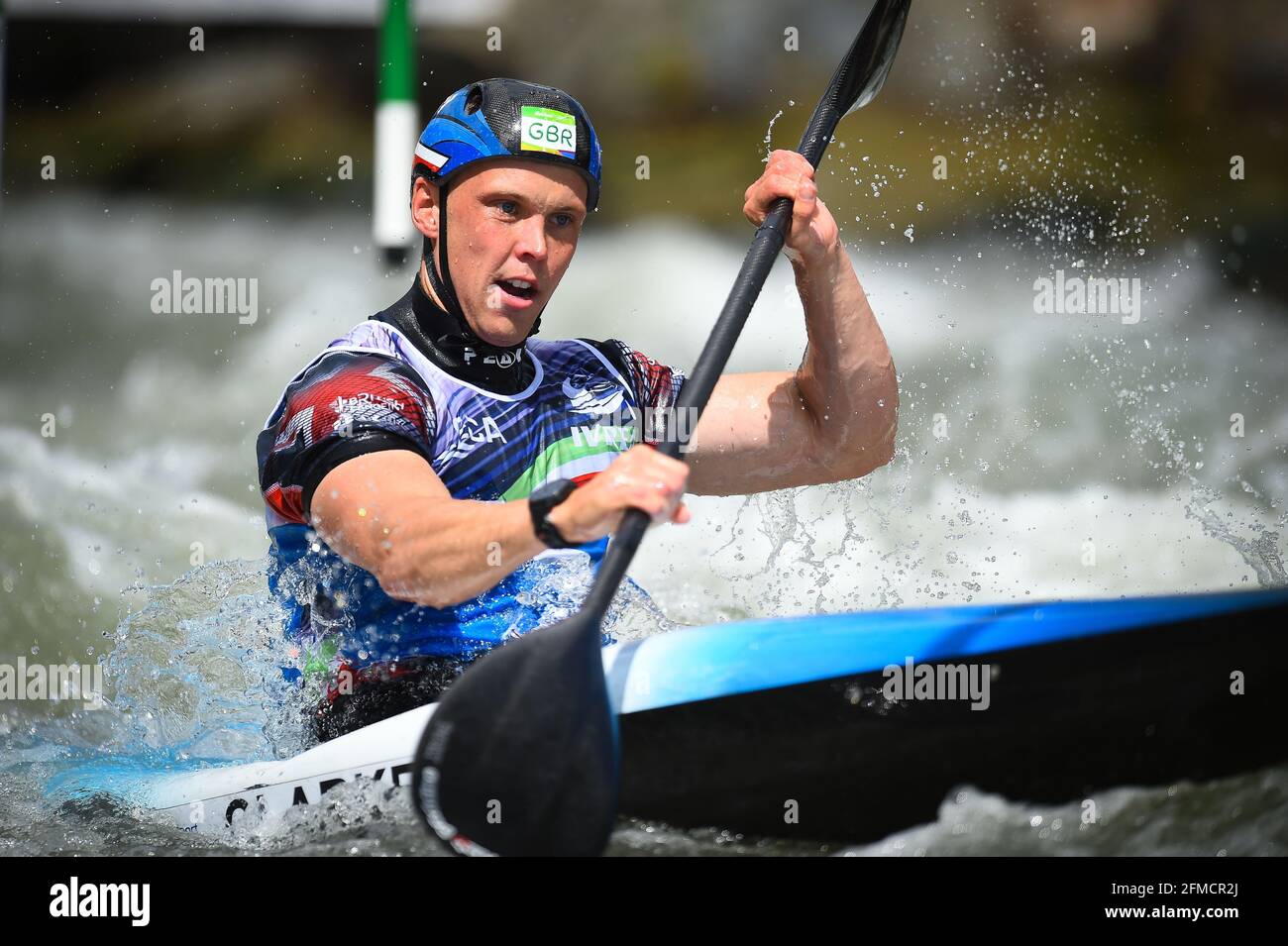 Ivrea, Turin, Italie. 8 mai 2021. Championnat d'Europe de canoë-slalom 2021 de l'ECA (et qualification olympique). Dans l'image Joseph CLARKE (GBR). Damiano Benedetto/ Alamy Live News Banque D'Images